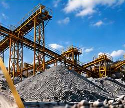 Conveyor stone crusher